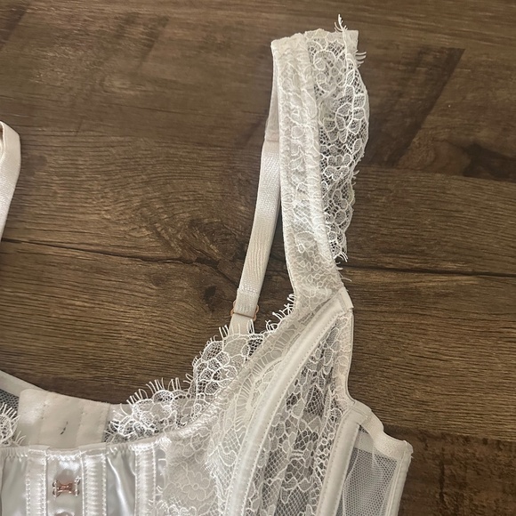 Victoria’s Secret Dream Angels Bodice Corset Bra White Size Small - Picture 4 of 5